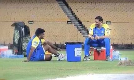 CSK कैंप में पहुंचे संजू सैमसन, एमएस धोनी से लंबी बातचीत का वीडियो वायरल