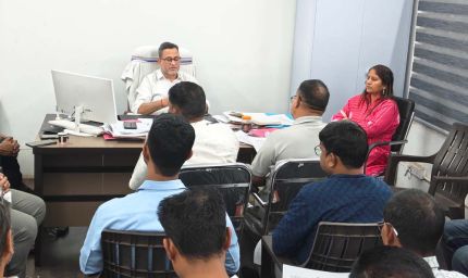 नगर निगम अपर आयुक्त विनोद पाण्डेय ने जोन 8 में राजस्व वसूली की गहन समीक्षा की