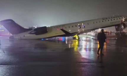 न्यूयॉर्क एयरपोर्ट पर बड़ा हादसा: एयर कनाडा का विमान फायर ट्रक से टकराया, 4 घायल