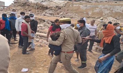 प्रयागराज में दर्दनाक हादसा: अमोनिया गैस टैंक फटने से कोल्ड स्टोरेज ढहा, कई मजदूर मलबे में दबे