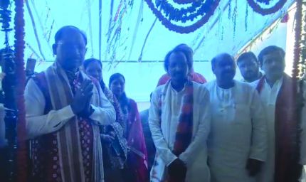 नुआपाड़ा में मुख्यमंत्री विष्णुदेव साय ने किए वैष्णो देवी मंदिर के दर्शन, परिवार संग दिखे