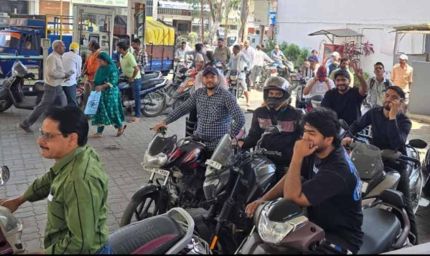 रतलाम में अफवाह का असर: पेट्रोल-डीजल की किल्लत की खबर से पंपों पर उमड़ी भीड़, कई स्टेशन बंद