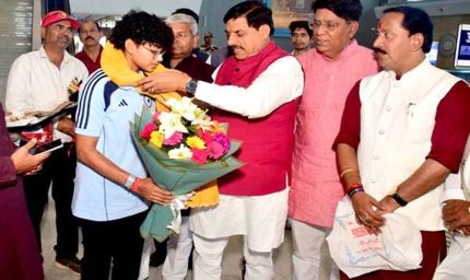 मुख्यमंत्री डॉ. यादव ने अनुष्का शर्मा को भारतीय महिला क्रिकेट टीम में चयन पर दी बधाई