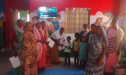 ग्रेजुएशन समारोह एवं विद्यारंभ प्रमाण पत्र किया गया वितरण