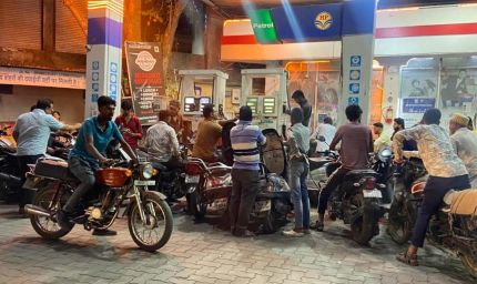 तेल संकट की अफवाहों से हड़कंप, अहमदाबाद से राजकोट तक पेट्रोल पंपों पर लगी भीड़