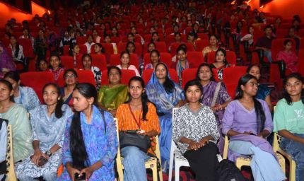 मंत्री  लक्ष्मी राजवाड़े ने 600 छात्राओं को दिखाई द केरल स्टोरी 2