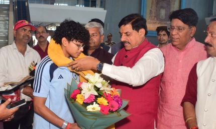 MP की बेटी अनुष्का बनीं टीम इंडिया की शान, CM मोहन यादव और कलेक्टर ने दी बधाई