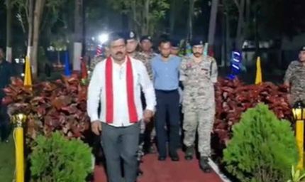 रात में बस्तर के CRPF कैंप पहुंचे गृहमंत्री विजय शर्मा, जोखिम भरे सड़क सफर के बीच किया दौरा
