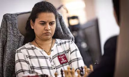 कोनेरू हम्पी का बड़ा फैसला: सुरक्षा कारणों से कैंडिडेट्स टूर्नामेंट से हटीं, 10 लाख के जुर्माने का खतरा