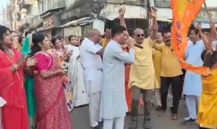 चैत्र नवरात्र पर मनेन्द्रगढ़ में भक्ति की बयार: प्रभात फेरी में उमड़ रहा श्रद्धालुओं का सैलाब