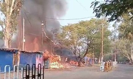 बलौदा बाजार में बंदरों की उछल-कूद से हादसा: ट्रांसफार्मर में शॉर्ट सर्किट, दुकानें जलकर खाक