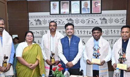 गोवा के मंत्री डॉ. रमेश तावड़कर ने देखी छत्तीसगढ़ की जनजातीय गौरव की झलक