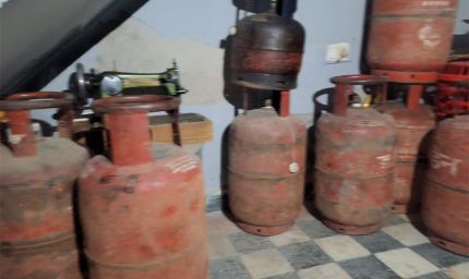 महेंद्रगढ़ के गांव पाली में सीएम फ्लाइंग का छापा: भारी मात्रा में अवैध एलपीजी सिलिंडर बरामद