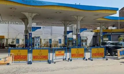 हरियाणा में गहराया ईंधन संकट, नारनौल और कुरुक्षेत्र में सिलेंडर के लिए सड़क जाम, पंपों पर लगी लंबी कतारें