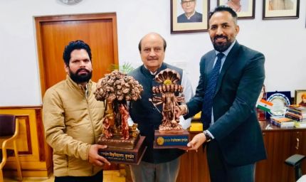 ललित कला विभाग ने बनाई भगवान कृष्ण के विराट रूप और गीता उपदेश  की भव्य मूर्तियां