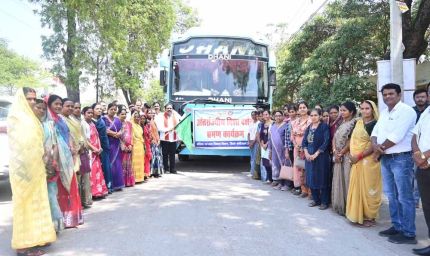 उपमुख्यमंत्री ने अंतर्राज्यीय भ्रमण के लिए दीदियों की बस को हरी झंडी दिखाकर किया रवाना