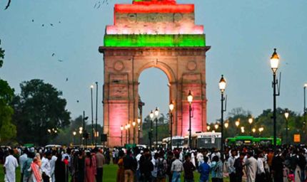 इंडिया गेट-कर्तव्य पथ पर सख्ती बढ़ी, रेड लाइट कैमरों से कटेंगे चालान