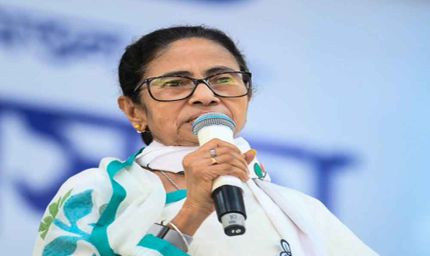 ममता बनर्जी का चुनाव आयोग पर हमला, IAS-IPS तबादलों पर उठाए सवाल