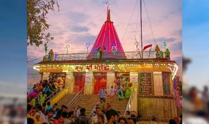मां शारदा मंदिर मैहर में 9 दिनों में 10 लाख से ज्यादा भक्तों ने किए दर्शन, चौथे दिन रही सबसे ज्यादा भीड़