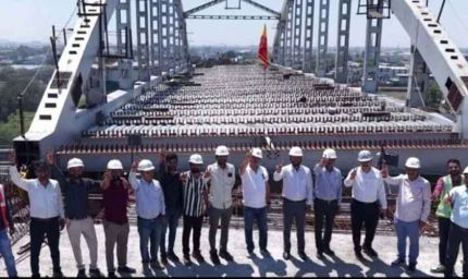 इंदौर में डबल डेकर फ्लाईओवर निर्माण ने पकड़ी रफ्तार, 400 टन ‘बो स्ट्रिंग’ हवा में असेंबल