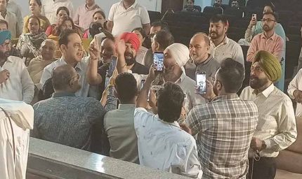 जालंधर नगर निगम में हंगामा, नारेबाजी के बीच 2.5 मिनट में बजट पास