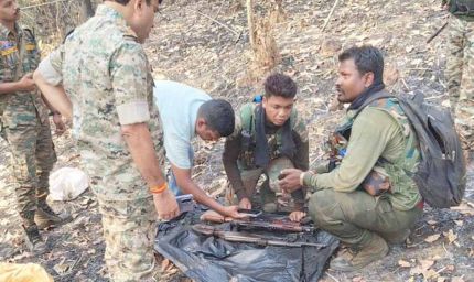 छत्तीसगढ़ के जंगल में नक्सलियों का हथियारों का जखीरा बरामद, AK-47 और इंसास रायफल जब्त