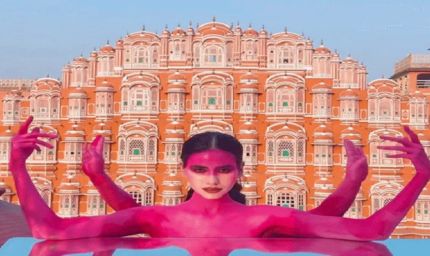 जयपुर में रूसी फोटोग्राफर का आर्ट बना विवाद हाथी को गुलाबी रंग में रंगने पर मचा हंगामा