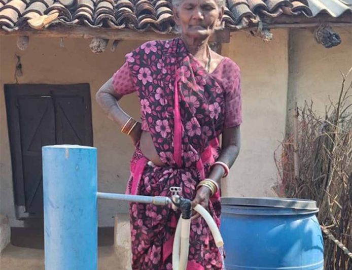 जल जीवन मिशन से बदली फुलमत बाई की जिंदगी, अब नहीं करना पड़ता पानी के लिए संघर्ष