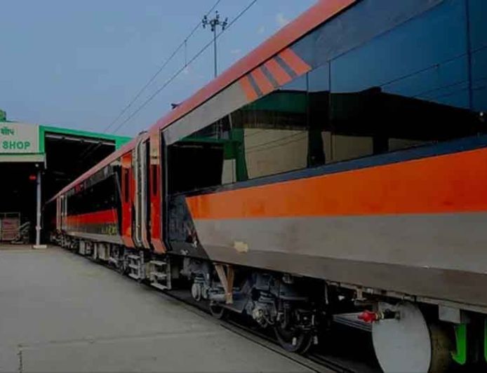 रायबरेली से दौड़ेगी 16 कोच की वंदे भारत, होली के बाद आरेडिका से शुरू होगा सफर