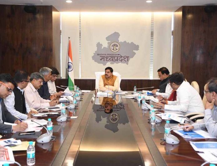 जल गंगा संवर्धन अभियान विकास का आधार और भावी पीढ़ियों के भविष्य को सुरक्षित रखने का प्रयास : मुख्यमंत्री डॉ. यादव  अभियान में ग्राम स्तर तक जनभागीदारी को प्रोत्साहित करना आवश्यक जल संरचनाओं के जलग्रहण क्षेत्र पर अतिक्रमण के‍विरूद्ध की जाए कार्यवाही