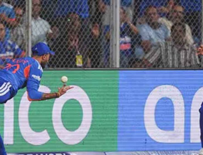 अक्षर पटेल के ऑलराउंड खेल के मुरीद हुए सुनील गावस्कर, कहा– महान खिलाड़ियों की कतार में शामिल होने की क्षमता