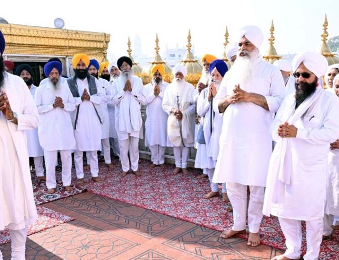 गोल्डन टेंपल में सोने की धुलाई सेवा शुरू, बर्मिंघम के मुख्य सेवादार को सौंपी जिम्मेदारी, बिना केमिकल के होगी धुलाई