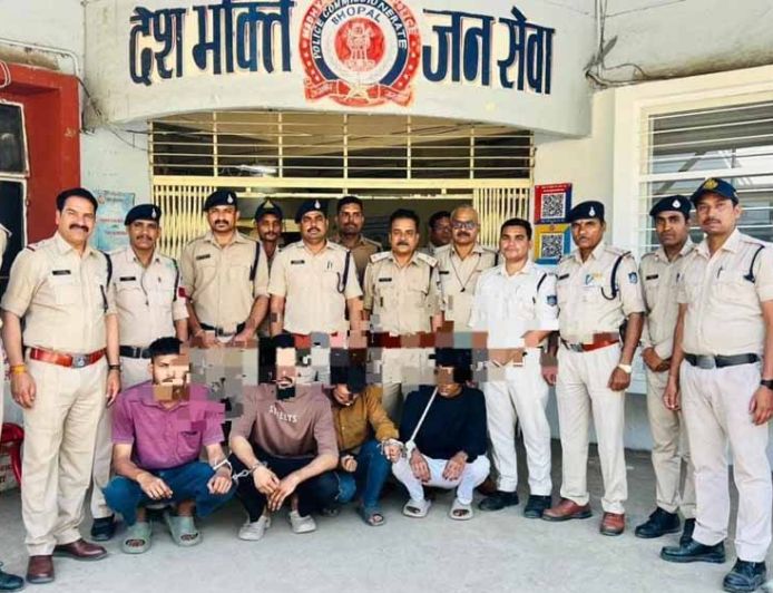 होली पार्टी के बाद खौफनाक वारदात: तीन दोस्तों ने पकड़ा, चौथे ने सीने में घोंपा चाकू