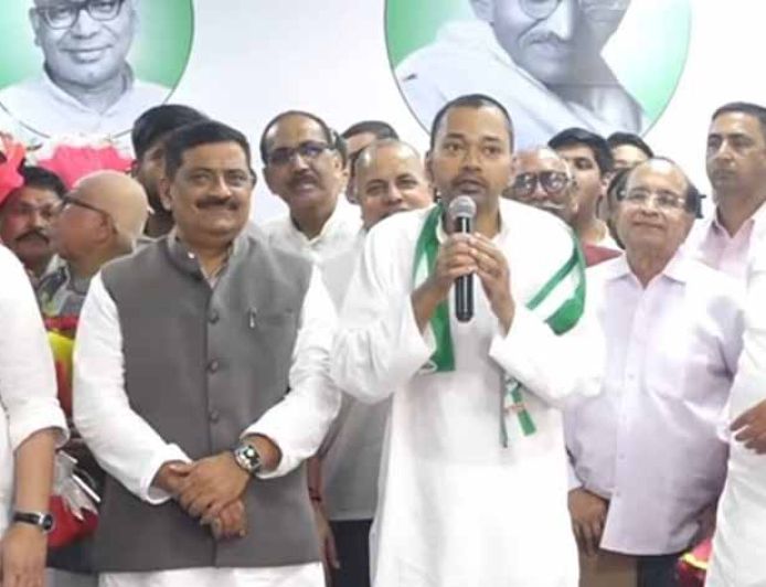 जदयू में शामिल हुए निशांत कुमार, सदस्यता के बाद बिहार की जनता को दिया बड़ा संदेश