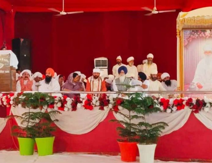 होला मोहल्ला में पहुंचे CM नायब सैनी, बोले- वीरता और आध्यात्मिकता का संतुलन ही जीवन की सीख