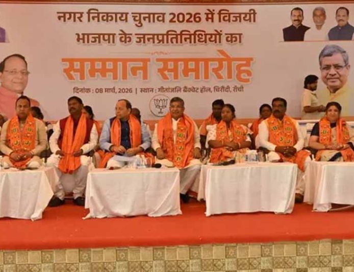 BJP कार्यक्रम से धनबाद मेयर संजीव सिंह ने बनाई दूरी, सियासी हलचल तेज