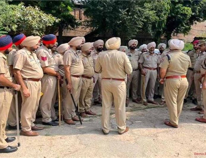 लुधियाना में पुलिस पर हमला: नशे में धुत युवक ने ASI पर कांच से किया वार, वर्दी भी फाड़ी