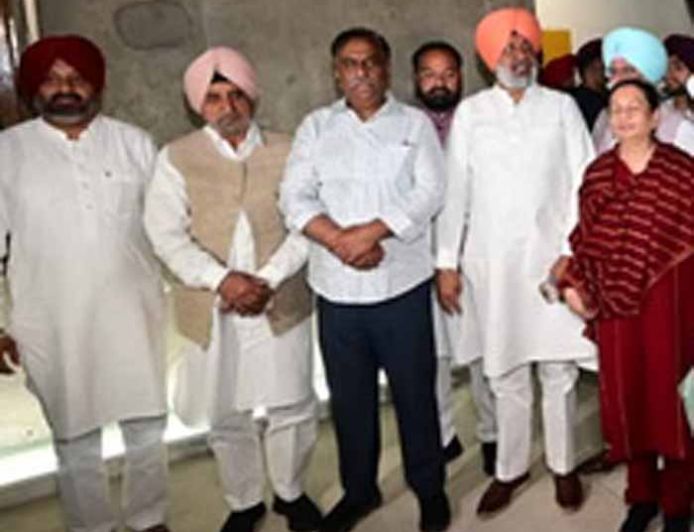 अभिभाषण पर हंगामा: बोलने का मौका नहीं मिलने का आरोप लगाकर कांग्रेस का वॉकआउट