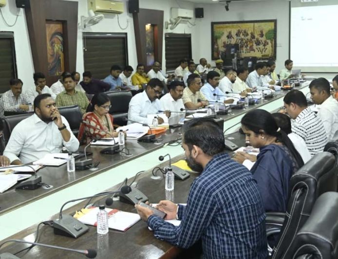 हिट एंड रन मामलों में 2 लाख सहायता के प्रकरण बनाने के निर्देश