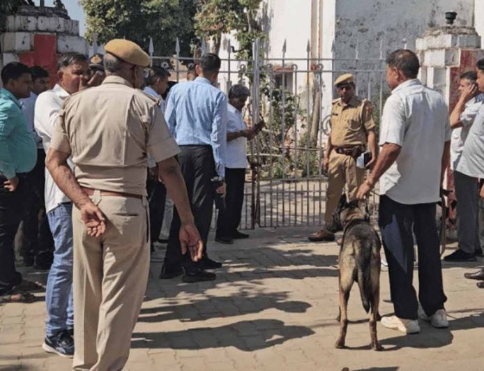 10 शहरों के पासपोर्ट-पोस्ट ऑफिस उड़ाने की धमकी, पुलिस ने खाली करवाए परिसर