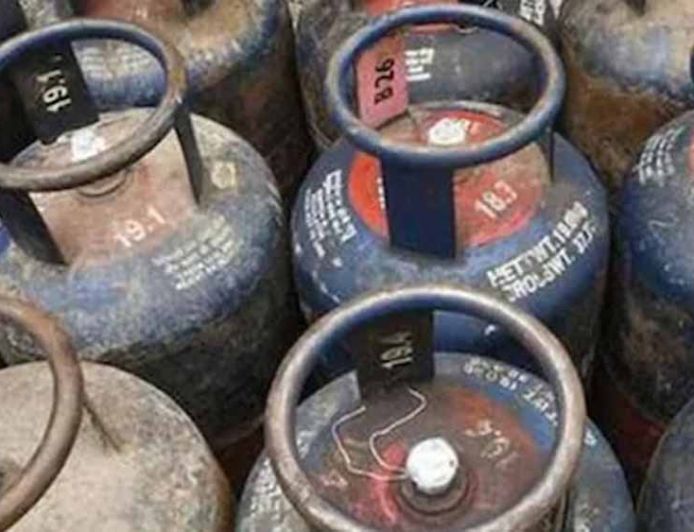 एलपीजी की किल्लत: राजस्थान में 2500 रुपए में बिक रहा कमर्शियल सिलेंडर