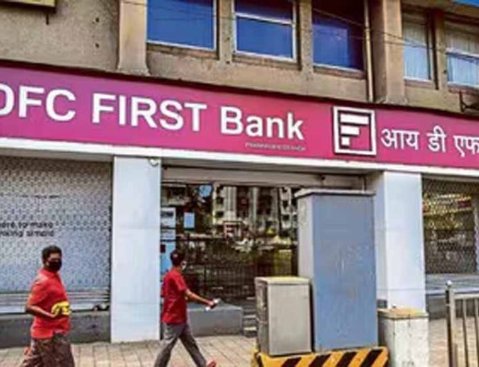 IDFC फर्स्ट बैंक फ्रॉड पर बड़ी कार्रवाई: 19 ठिकानों पर छापे, 90 से ज्यादा अकाउंट फ्रीज