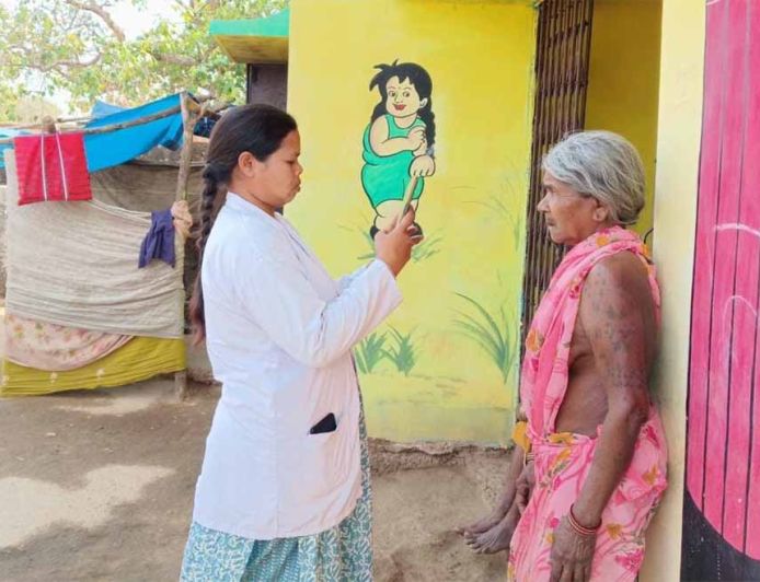 आयुष्मान और वय वंदन कार्ड वितरण में प्रदेश का अग्रणी जिला बना बस्तर