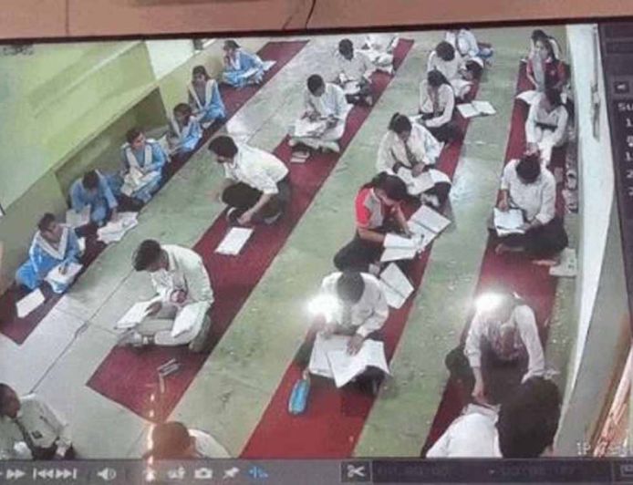 सामूहिक नकल का मामला सामने आते ही बड़ा एक्शन, हरियाणा बोर्ड ने परीक्षा केंद्र का पूरा स्टाफ बदला
