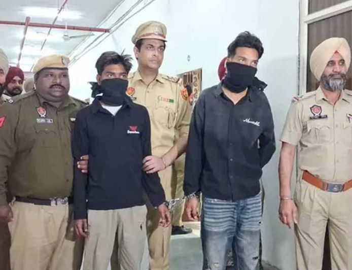 अमृतसर में बड़ी साजिश नाकाम: AK-47 के साथ दो युवक गिरफ्तार, पुलिसकर्मी को बनाने वाले थे निशाना