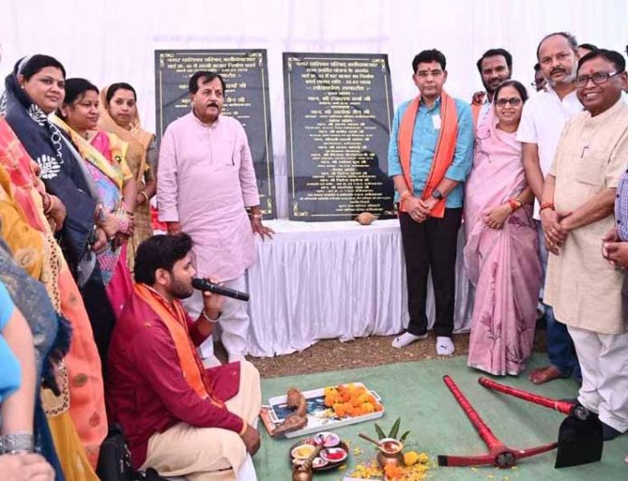 बलौदाबाजार को मिली विकास की नई सौगात : राजस्व मंत्री टंक राम वर्मा ने 32 लाख रुपए से बने हाट बाजार का का किया लोकार्पण