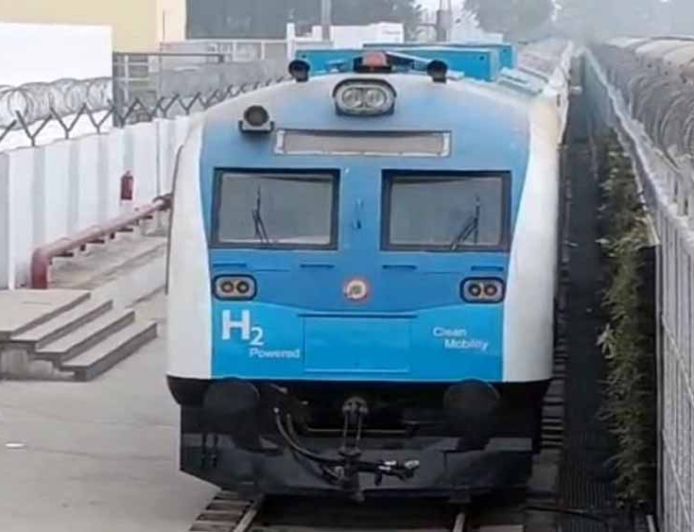 एयर ब्रेक और तकनीकी जांच के बाद दिल्ली से जींद लौटी हाइड्रोजन ट्रेन