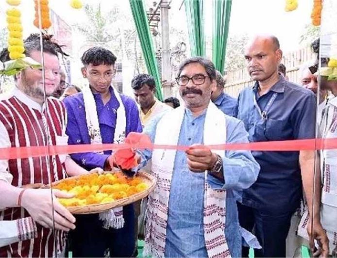 रांची में ‘जोहारग्राम-मेड इन झारखंड’ शोरूम का CM हेमंत सोरेन ने किया उद्घाटन, स्थानीय उत्पादों को मिलेगा बड़ा मंच