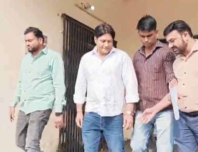 CSEB ग्रामीण कार्यालय पर ACB का छापा, जेई-एई समेत तीन कर्मचारी रिश्वत लेते पकड़े