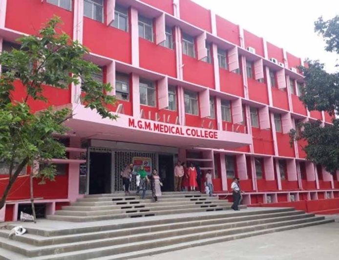 जमशेदपुर में अस्पताल की चौथी मंजिल से कूदकर मरीज की मौत, शौच का बहाना बनाकर वार्ड से निकला था